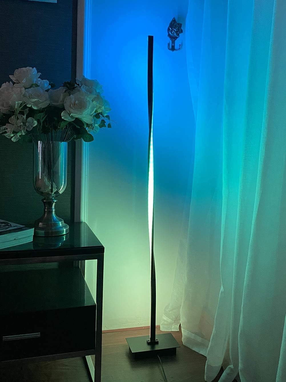 RGB Floor Lamp, Minimalist Floor Lamp, Aluminum Alloy Spiral Standing Lamp with Remote Control, Color Changing Light for Living Room Decor, Bar Atmosphere Lamp for Party (RGB)