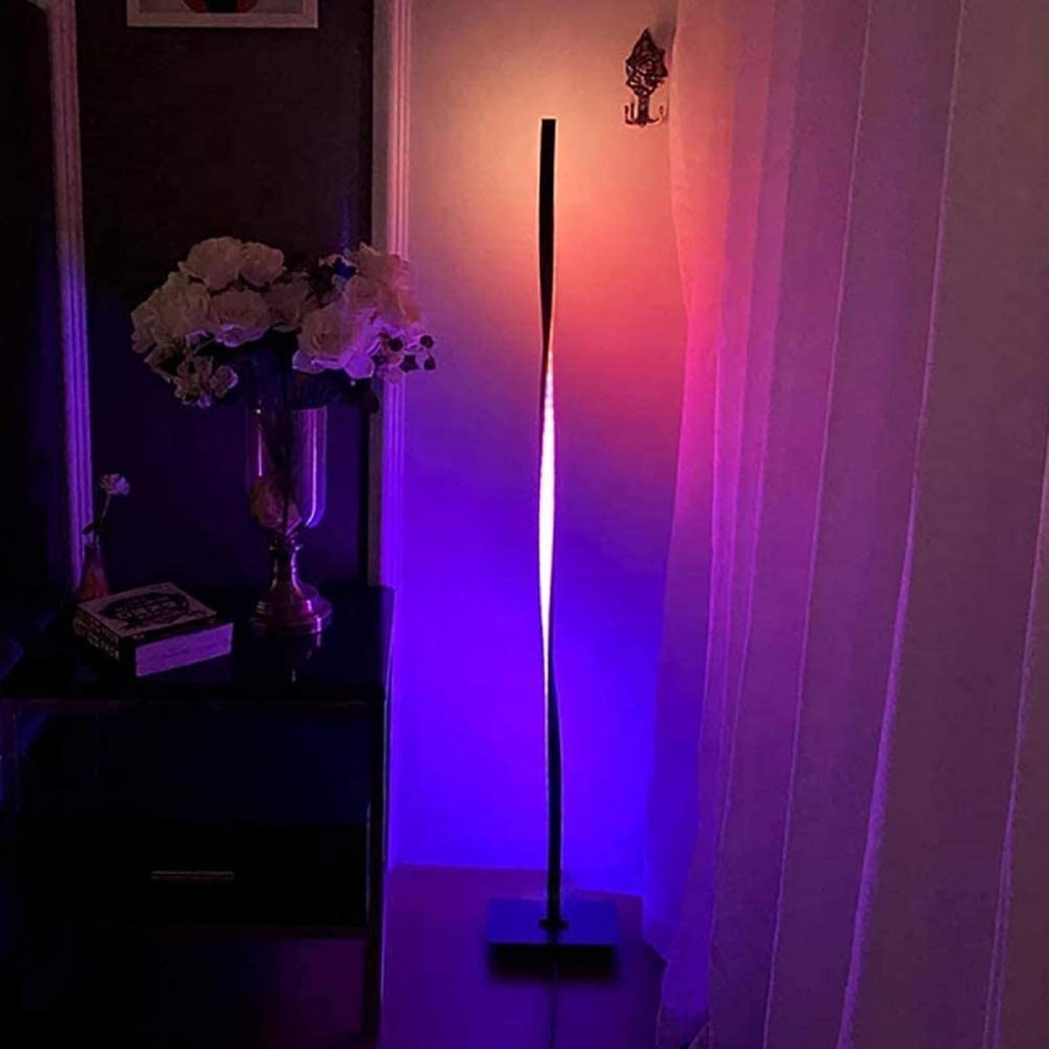 RGB Floor Lamp, Minimalist Floor Lamp, Aluminum Alloy Spiral Standing Lamp with Remote Control, Color Changing Light for Living Room Decor, Bar Atmosphere Lamp for Party (RGB)