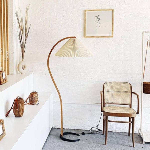 Danish retro floor lamp creative simple sofa lamp Ins Wind Net red light Nordic style bedroom practical atmosphere lamp